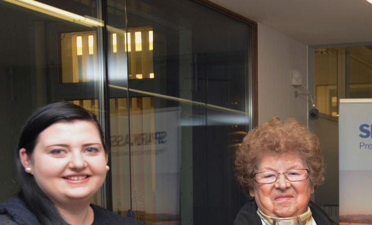 Die drei Gewinnerinnen und rechts Birgit Singer Fotos: Neudesign