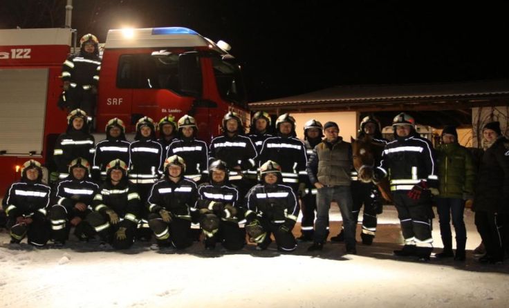 Die Feuerwehrkameraden übten den Umgang mit Pferden bei diversen Unfällen.