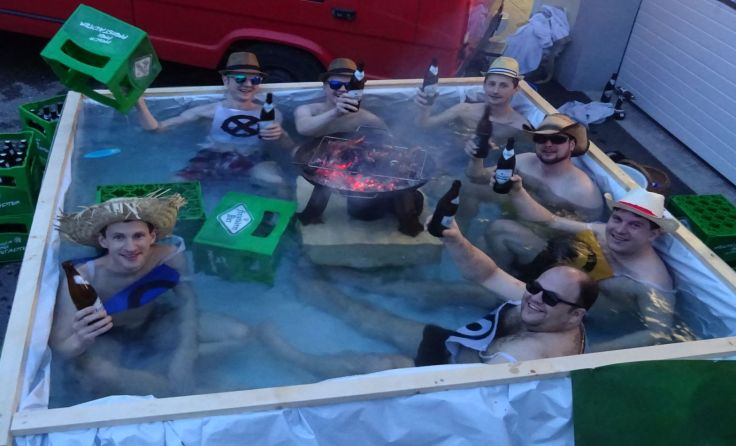 Grillen im Pool für einen guten Zweck!