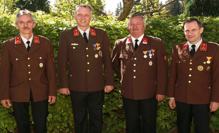 Wenigwieser, Hildner und Franz mit Bürgermeister Alois Pils (2.v.r.)