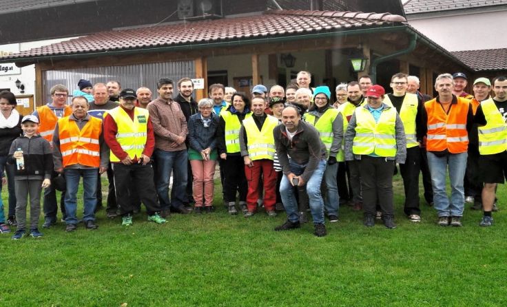 40 Personen säuberten das Gemeindegebiet von Sandl.