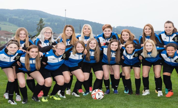 „Wir sind ein Team“ ist das Motto der Damenfußballmannschaft St. Oswald. Foto: Karl Wiesinger