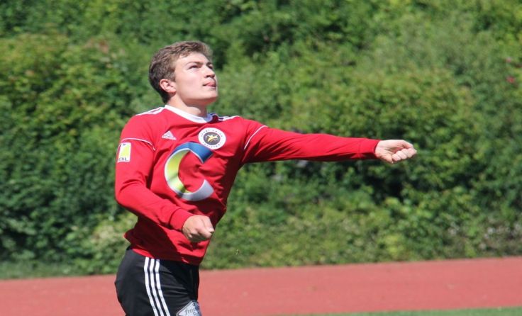 Zuspieler Matthias Aichberger bringt seine Schläger in die perfekte Position.Foto: Stifter