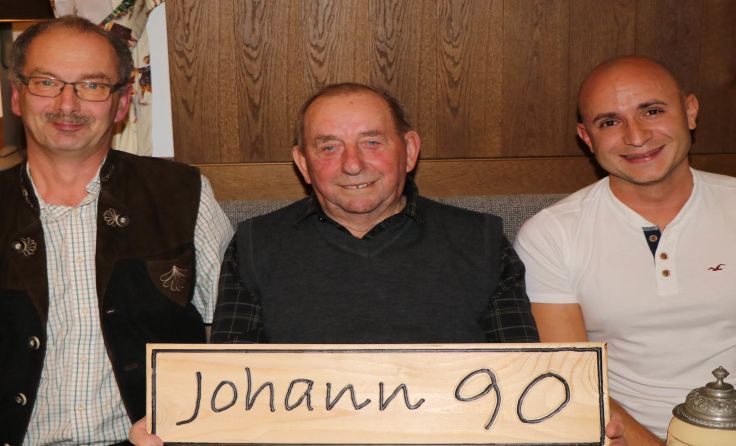 Manfred Zeinlinger (links), Jubilar Johann Wegerer und Paul Wirtl (rechts)Fotos: Summerauer