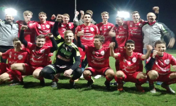 Die jubelnde U17-Mannschaft