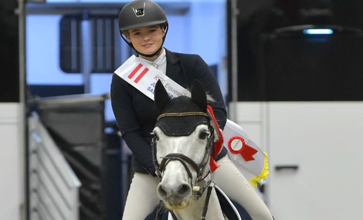 Stella Egger und Cometo auf der Ehrenrunde. Alle Fotos: Fotagentur Dill 