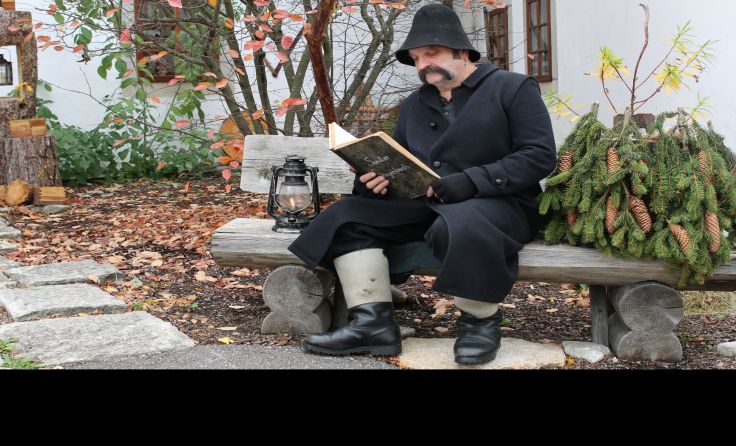 Erzähler und Schauspieler Josef Mandl macht alte Sagen erlebbar.Fotos: Manfred Reindl
