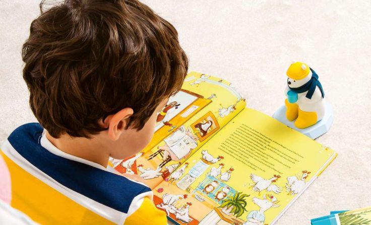 SAMi, der Lesebär, liest Geschichten vor.Foto: Ravensburger/Heike Knecht