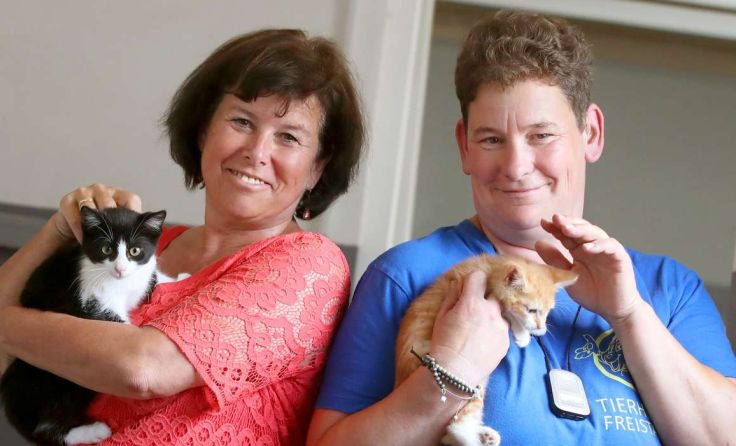 Landesrätin Birgit Gerstorfer mit Tierheim-Leiterin Karin Binder (Foto: Land OÖ/Denise Stinglmayr)