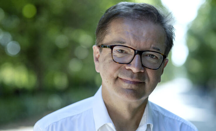 Rudolf Anschober liest aus seinem Buch (Foto: Ulrik Hölzel - photography & design)