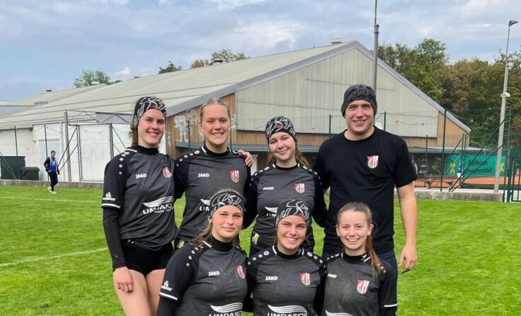 Die Freude über die Silbermedaille war riesengroß. (Foto: Faustball Reichenthal)