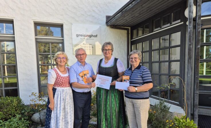 Spendenübergabe an die Organisation Solwodi (Foto: Goldhauben Tragwein)