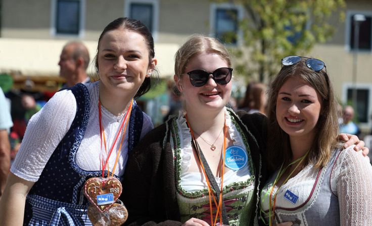 Die charmanten Herzerlverkäuferinnen (Foto: SmutekJohannes)