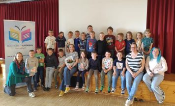 Lesefreude mit Schenkenfelderin Autorin Ella Kaspar in der Volksschule Tragwein