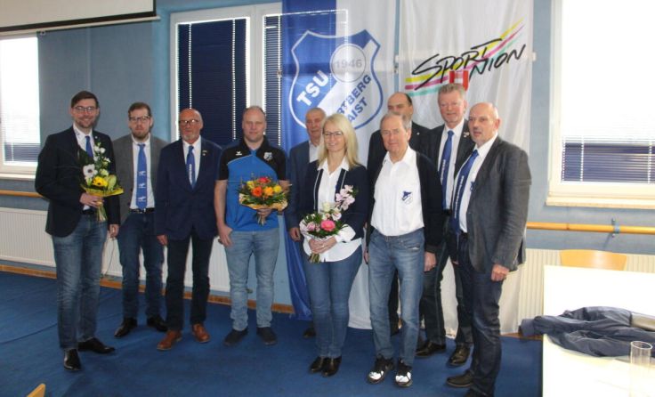 Das aktuelle Vorstandsteam mit Obmann Gerald Dunzinger (2.v.r.) (Foto: Foto: TSU Wartberg)