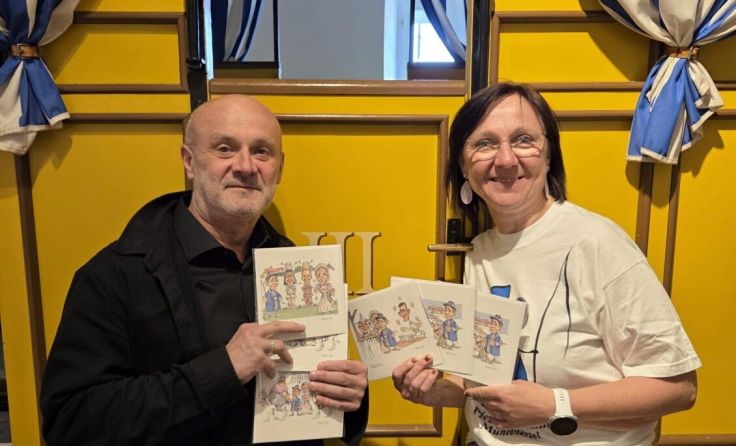 Rupert Hörbst und Bettina Preinfalk mit den neuen Billetts. (Foto: Privat)