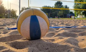 Die Arbeiterkammer-Sommertour macht Halt im Freibad Mauthausen