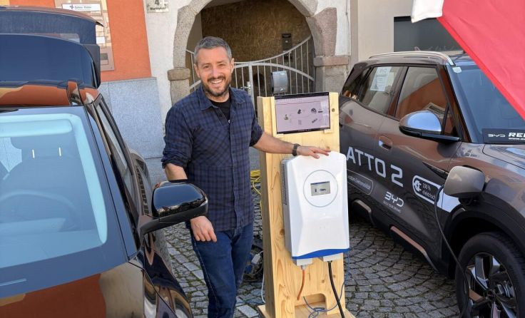 Bidirektionales Laden wird vorgeführt. (Foto: Marktgemeinde Schwertberg)