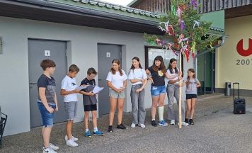 Maibaumrückgabe endet mit Eis, Wettkämpfen und viel Freude für die Kindergartenkinder Mönchdorf