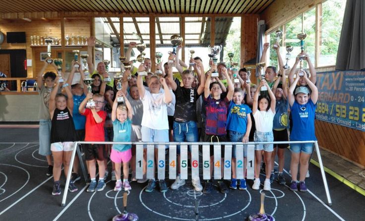 Viel Spaß hatten die Kinder beim Kegel- oder Lattlschießen. (Foto: Privat)