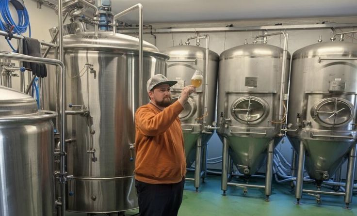 Matthias Schett in der Brauerei (Foto: Privat)