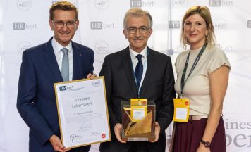 Reinhold Klinger aus Pregarten mit dem HRbert für Lebenswerk ausgezeichnet