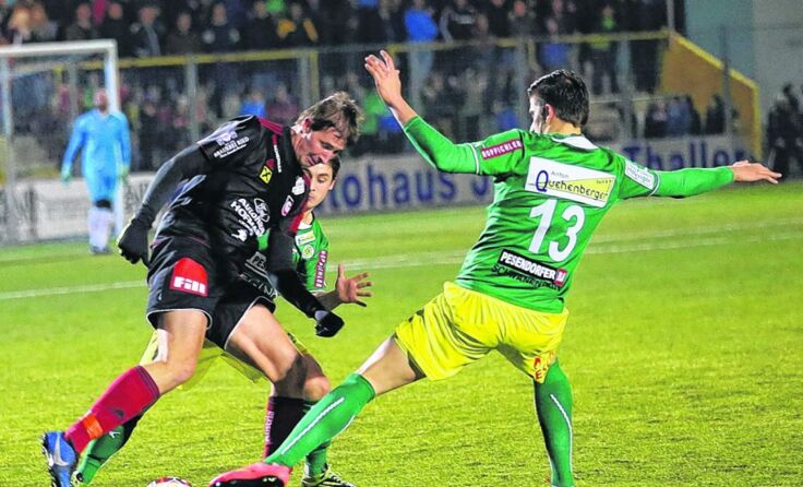 Marquinhos (rechts) – hier gegen Fabian Wimmleitner – trifft zum 3:0. *Foto: Hörmandinger