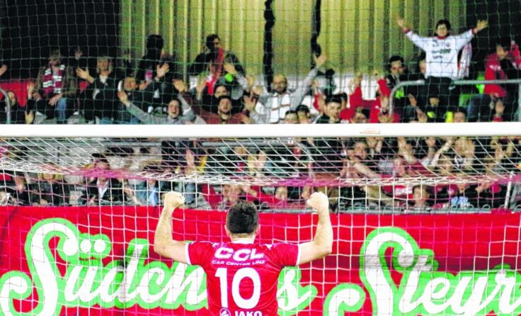 Rade Djokic und die Vorwärts-Fans hoffen auf drei Punkte gegen Austria Klagenfurt.*Foto: Moser