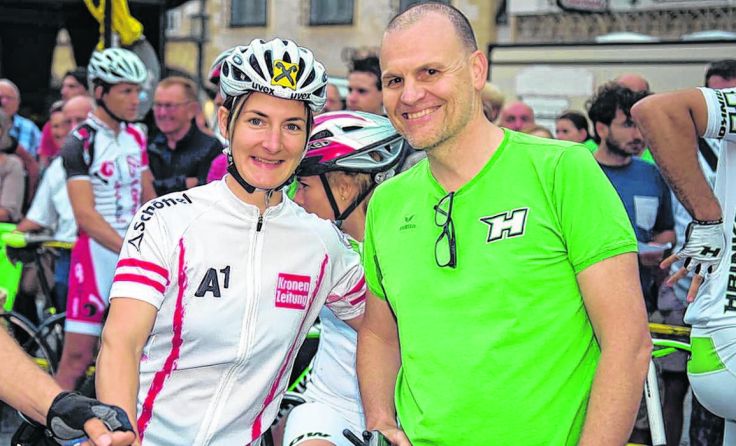 Organisator Alexander Hrinkow mit Ski-Star Kathrin Zettel