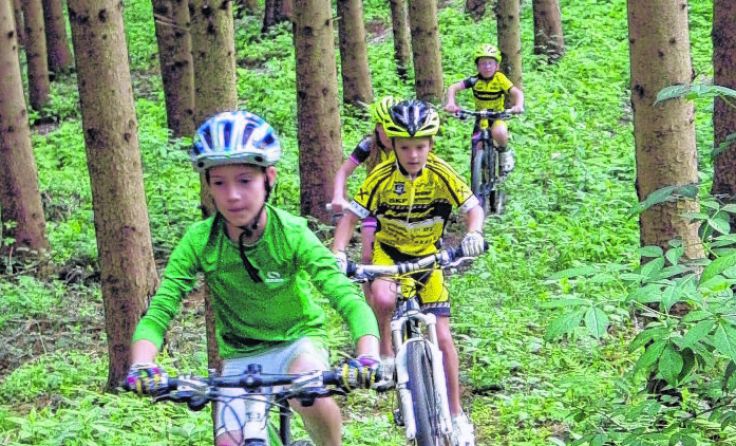 Spaß an der Bewegung steht beim Mountainbike-Rennen im Vordergrund.