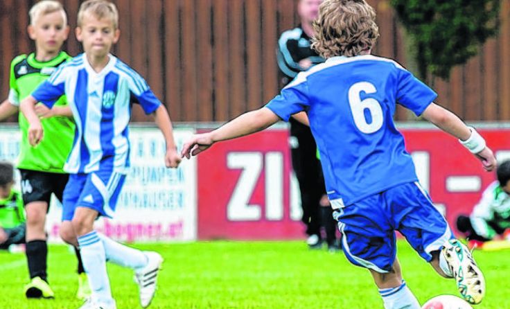 64 Teams kickten in den Altersklassen U7 bis U10. Foto: Riener