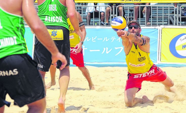 Kampf um jeden Punkt: Clemens Doppler im Spiel gegen Alison/Bruno Foto: FIVB
