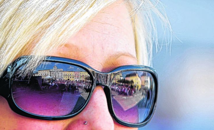 Sonnenbrillen sollten nicht nur als reines Modeaccessoire gesehen werden. Foto: vowe