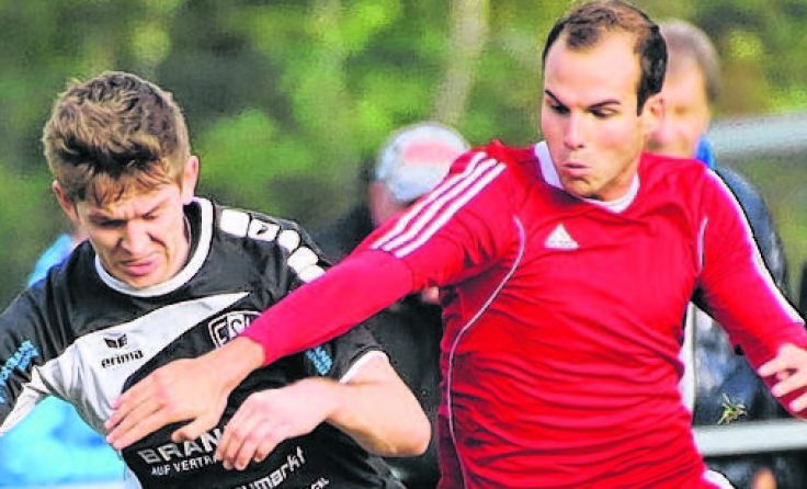 Kammer, rechts Alexander Feusthuber, siegt beim SV Ebensee mit 4:0. Foto: Hörmandinger 
