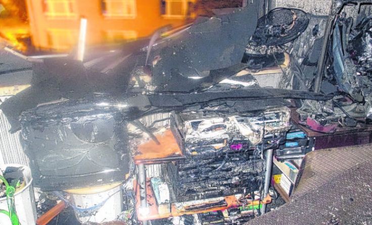 Die Wohnung auf der Ennsleite brannte völlig aus. Fotos: FF Steyr