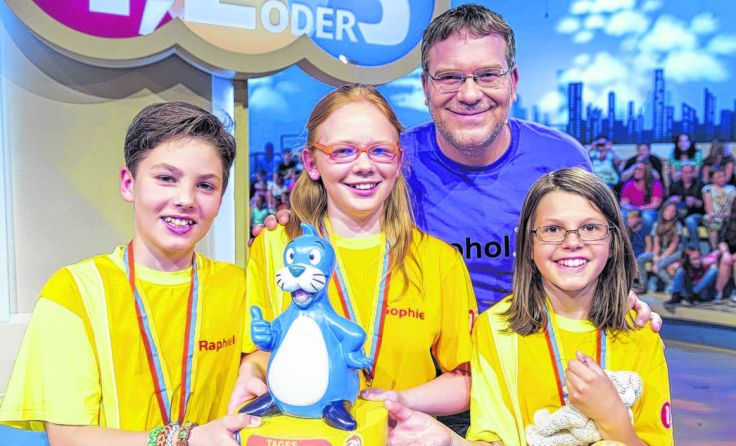 Raphael, Sophie und Tobias (von links) mit Moderator Elton Foto: ORF/ZDF/Wilschewski