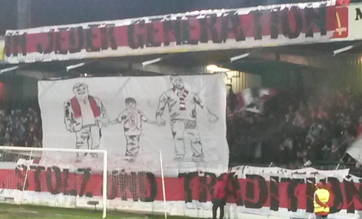 2700 Fans sind beim Derby am Nationalfeiertag in Steyr dabei.
