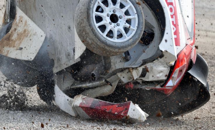Manfred Stohl bleibt beim spektakulären Crash unverletzt. Foto: Schlager