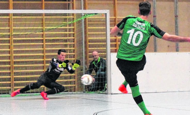 Daniel Collognath pariert den Penalty von Pascal Stöger