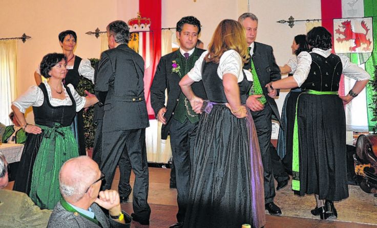 Der traditionelle Rudentanz findet im Forsthof und im Pfarrheim statt.