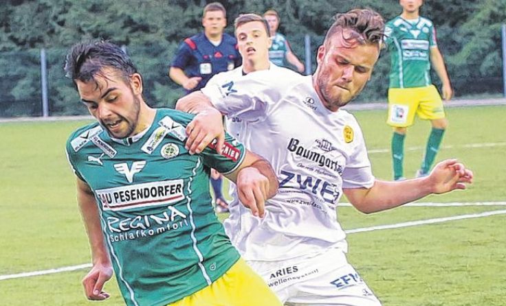 Der junge Spanier Adan Ravelo (links) hat im Herbst fünf Tore erzielt. Foto: Hörmandinger