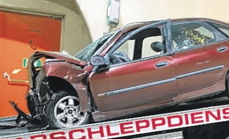 Der Lenker musste vom Notarztteam versorgt werden. Foto: FF Grünburg