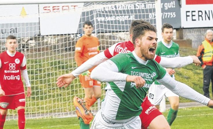 Micheldorf, im Bild Ulrich Keck, trennt sich von Grieskirchen mit einem 0:0. Foto: Dietmaier