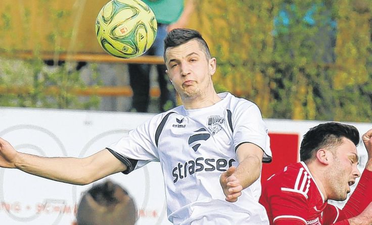 Christoph Huber köpfelt den 1:0-Führungstreffer für Wolfern. Foto: Moser
