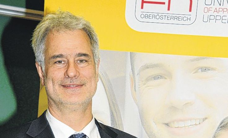 Herbert Jodlbauer hat das Buch „Die Datenspinne“ geschrieben. Foto: FH OÖ
