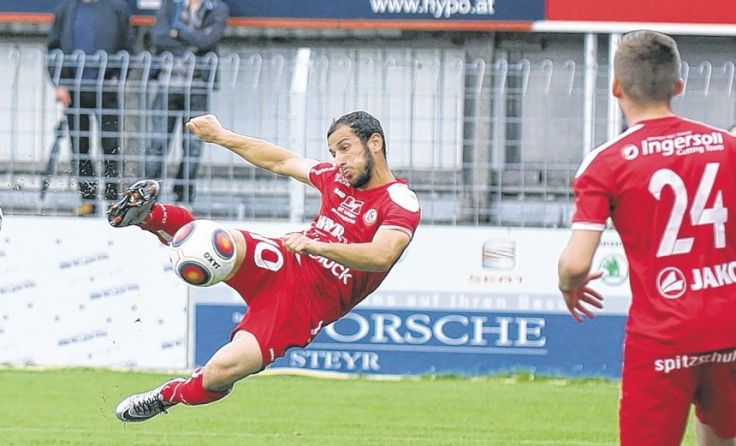 Yusuf Efendioglu trifft volley zum 1:0 Foto: Moser
