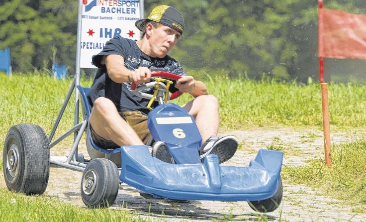 Leih-Gokarts werden von den Veranstaltern zur Verfügung gestellt.