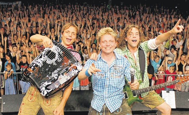 Die Dorfrocker aus Deutschland heizen am Freitag ein. Foto: www.dorfrocker.de