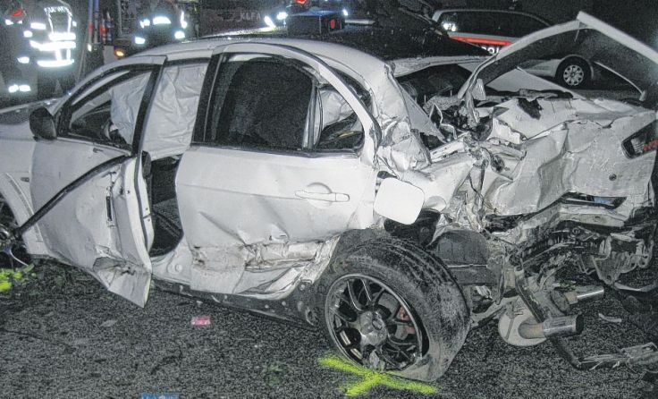 Am Mitsubishi entstand erheblicher Schaden. Foto: FF Waldneukirchen