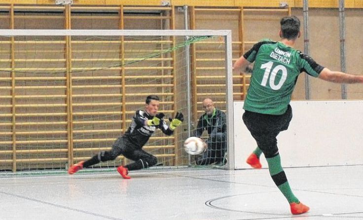 Das Vorjahres-Finale gewinnt Vorwärts 1b im Penaltyschießen gegen Dietach. 
